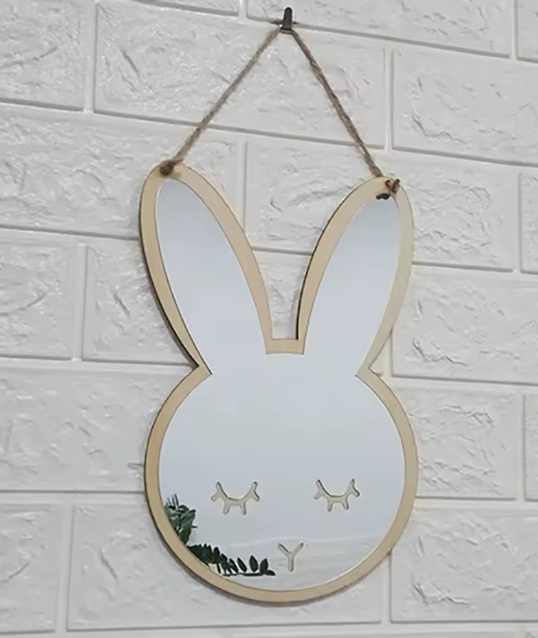 uroczy-prezent-lusterko-drewniane-kroliczek-dla-dzieci-na-swieta-i-urodziny